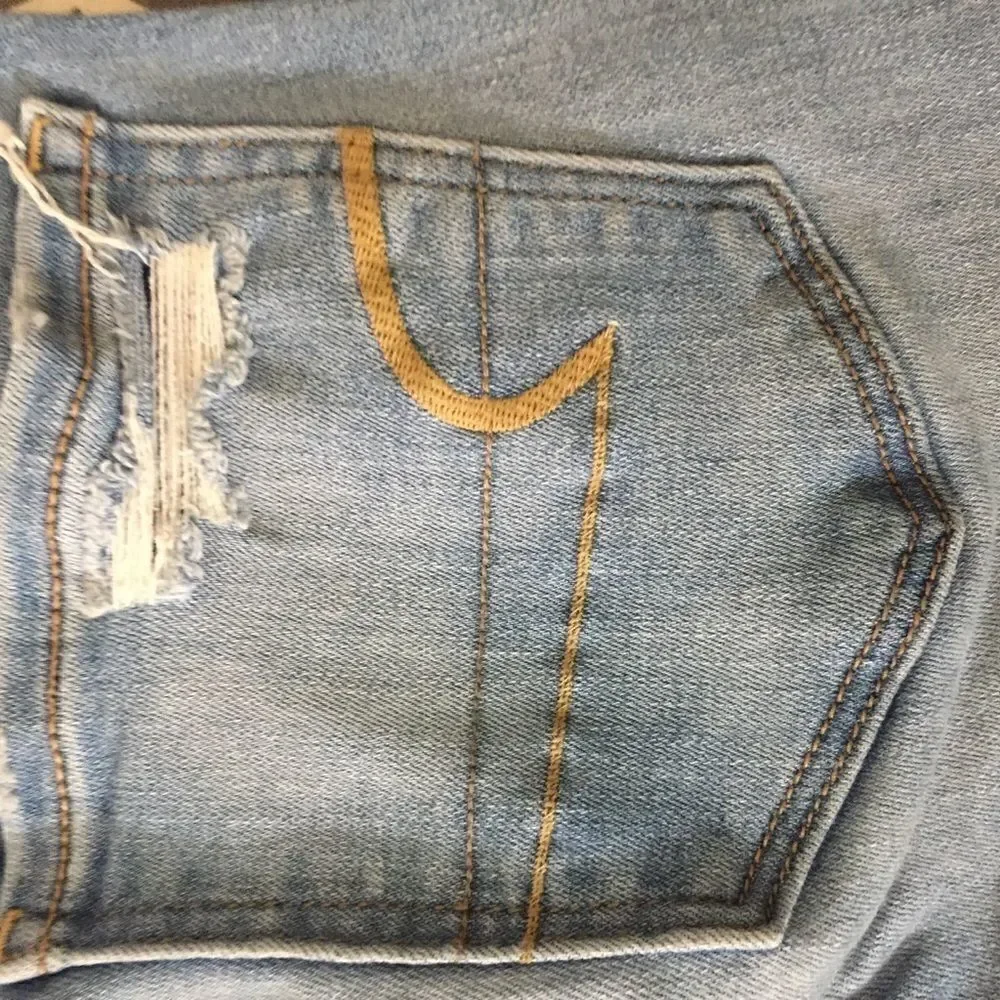 American Eagle 🦅 distressed above ankle skinny‎